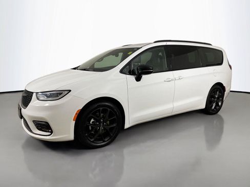 Used 2025 Chrysler Pacifica Limited FWD image 8