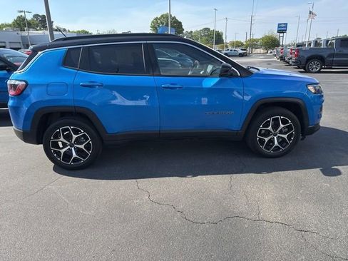 Used 2025 Jeep Compass Limited image 6