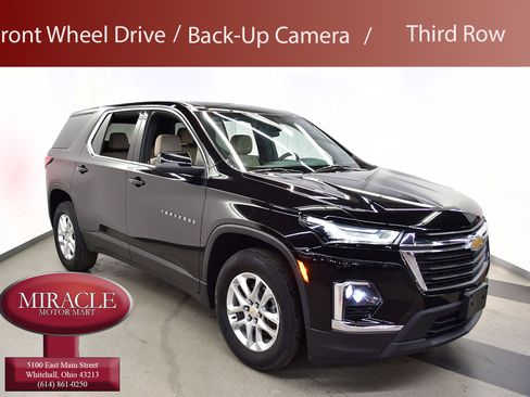 Used 2023 Chevrolet Traverse LS FWD image 1
