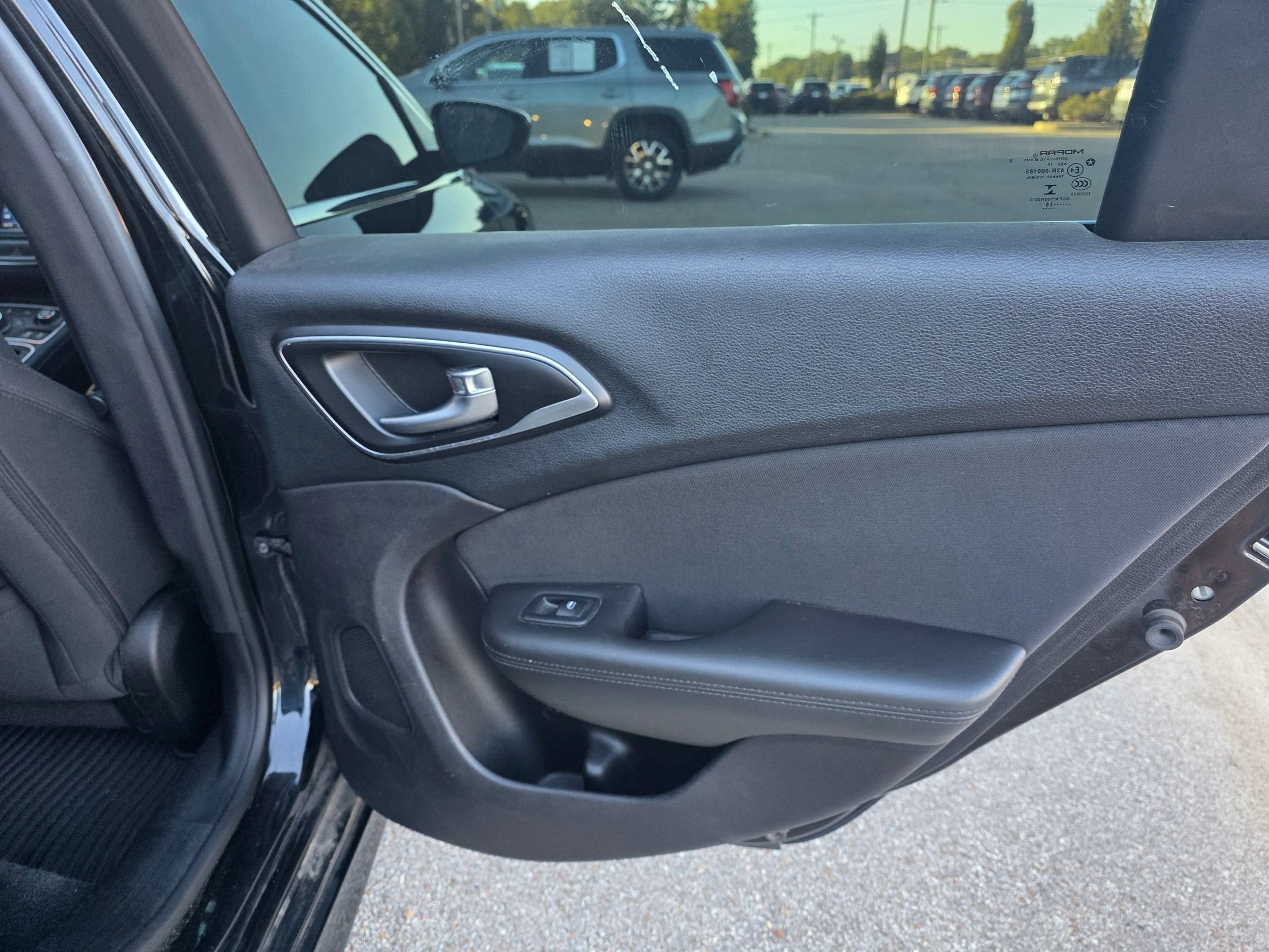 Used 2016 Chrysler 200 Limited FWD image 8