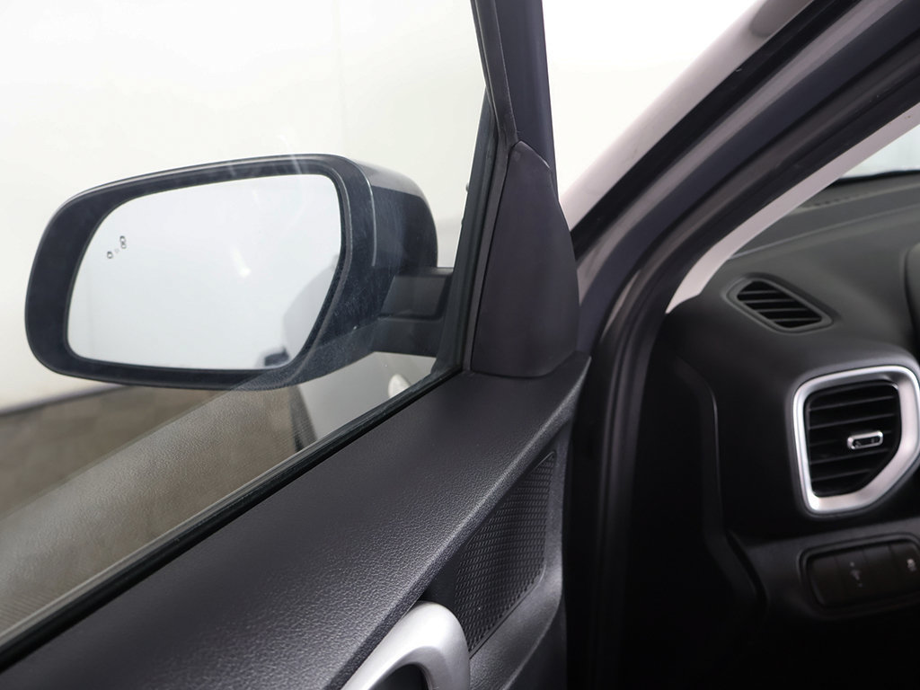 Used 2024 Hyundai Venue SEL FWD image 34