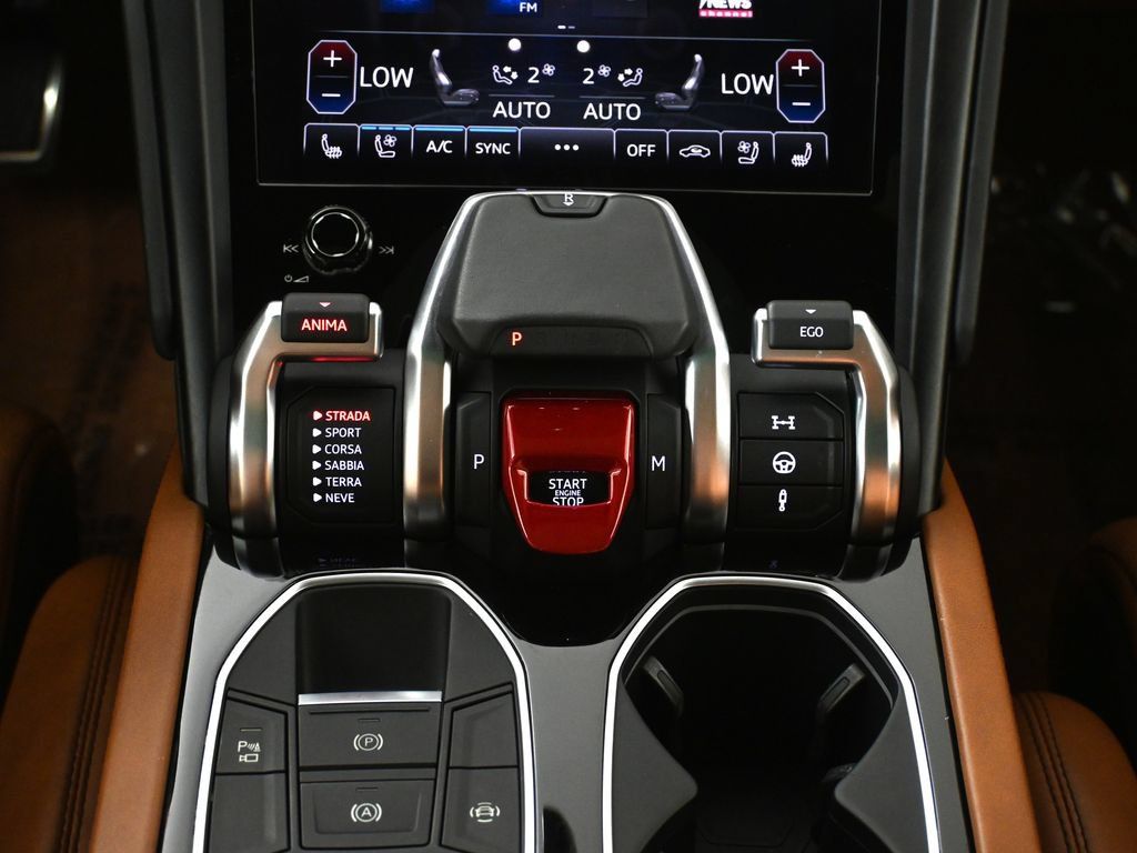 Used 2021 Lamborghini Urus AWD/4WD image 22