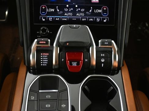 Used 2021 Lamborghini Urus AWD/4WD image 22