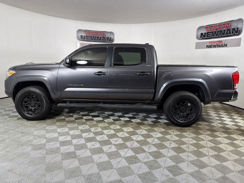 Used 2017 Toyota Tacoma SR5 w/ Tow Package RWD image 6
