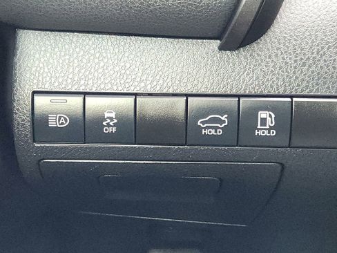 Used 2022 Toyota Camry LE image 25