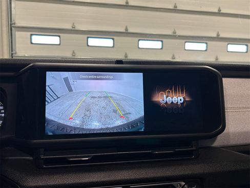 Used 2024 Jeep Wrangler Unlimited image 23