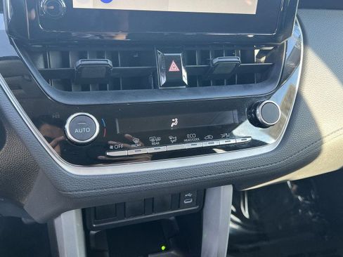 Used 2025 Toyota Corolla Cross LE image 17