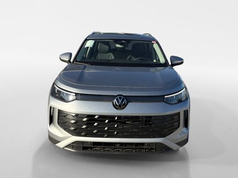 New 2025 Volkswagen Tiguan SE image 16