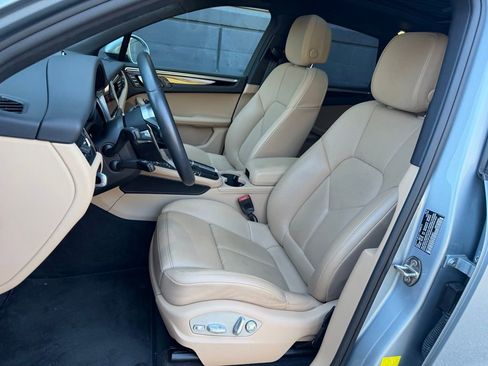 Certified 2019 Porsche Macan image 16