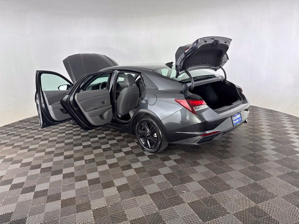 Used 2022 Hyundai Elantra SEL FWD image 18