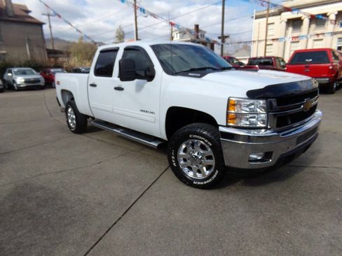 Used 2014 Chevrolet Silverado 2500 LT w/ Interior Plus Package image 3