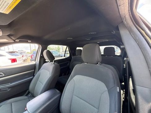 Used 2018 Ford Explorer XLT FWD image 16