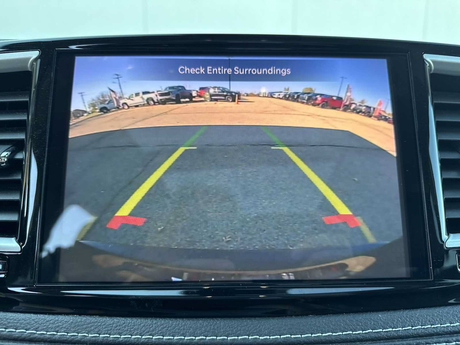 Used 2023 Chrysler Pacifica Touring-L w/ Uconnect Theater Family Group FWD image 23