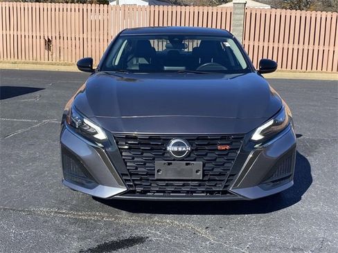 Used 2024 Nissan Altima 2.5 SR image 2