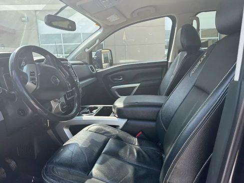 Used 2017 Nissan Titan PRO-4X w/ Pro-4x Convenience Package image 5