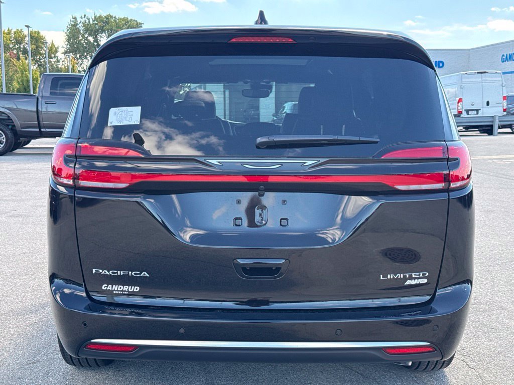 New 2027 Chrysler Pacifica Limited w/ Family Tech Group AWD/4WD image 3