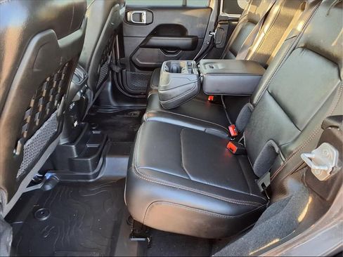 Used 2022 Jeep Wrangler Unlimited Rubicon w/ Trailer Tow Package image 30