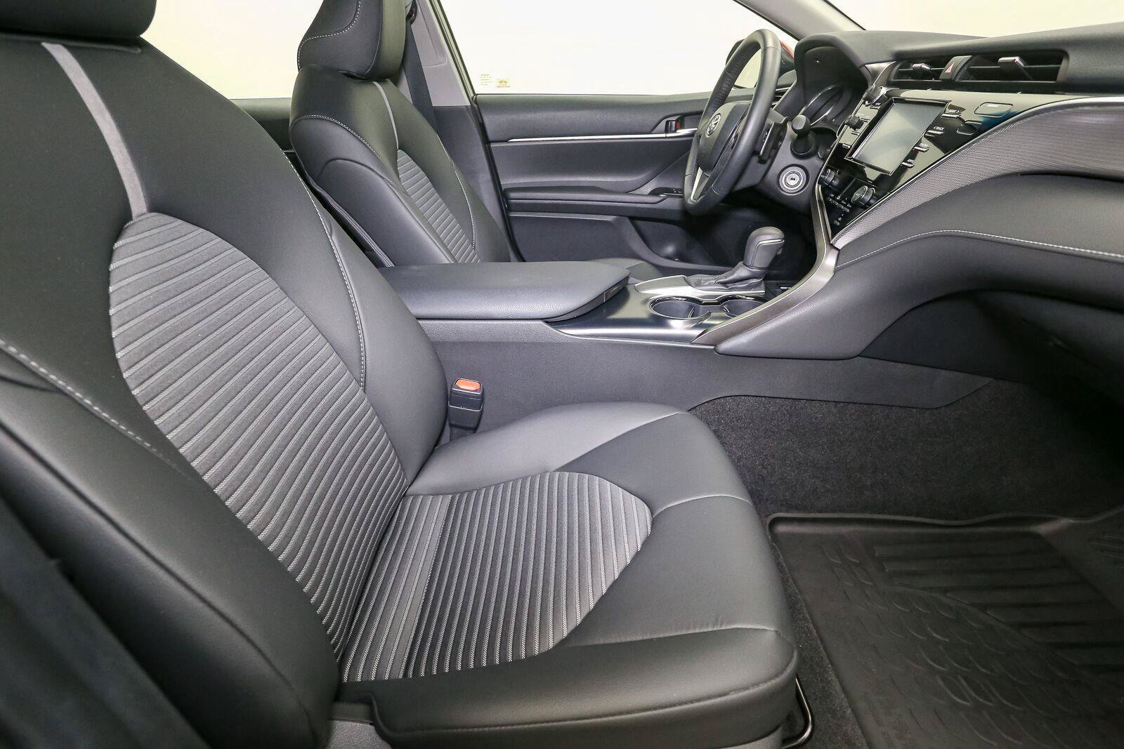 Used 2018 Toyota Camry SE FWD image 17