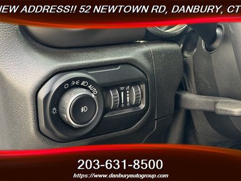 Used 2019 Jeep Wrangler Sport AWD/4WD image 15