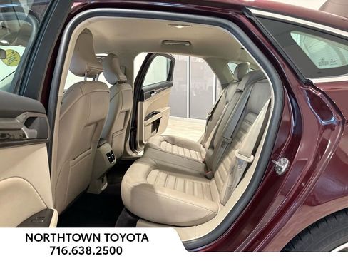 Used 2017 Ford Fusion SE FWD image 19