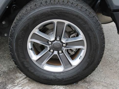 Used 2022 Jeep Wrangler Unlimited Sahara w/ Cold Weather Group image 10