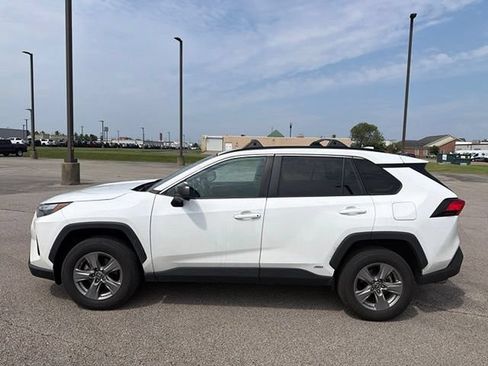 Used 2023 Toyota RAV4 LE AWD/4WD image 3