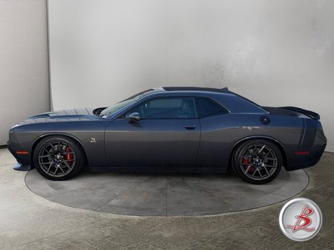 Used 2018 Dodge Challenger R/T Scat Pack w/ Leather Interior Group RWD image 4