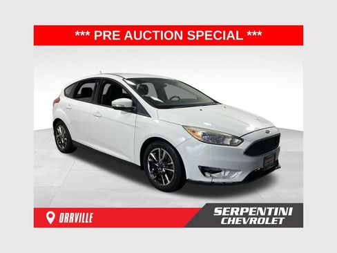 Used 2015 Ford Focus SE FWD image 1