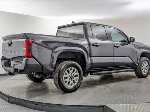Used 2025 Toyota Tacoma SR image 8
