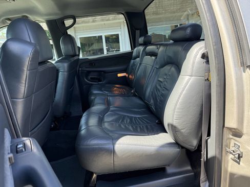 Used 2002 GMC Sierra 3500 4x4 Crew Cab w/ SLT Marketing Option Pkg image 19