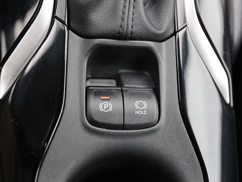 Used 2022 Toyota Corolla Cross XLE w/ Convenience Package image 31