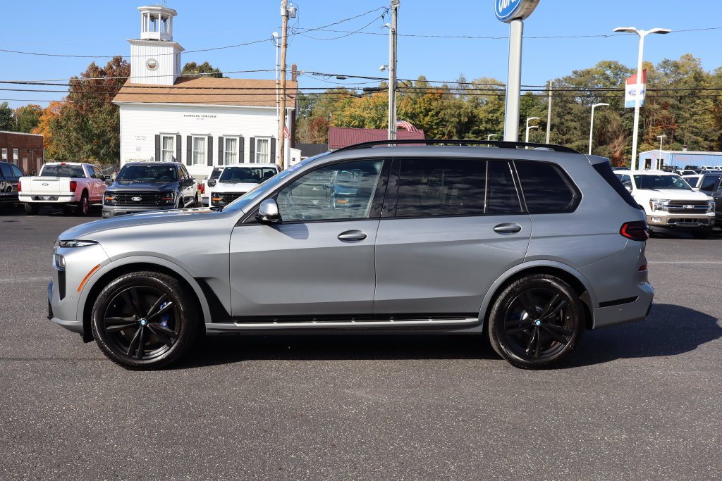 Used 2023 BMW X7 xDrive40i w/ M Sport Package AWD/4WD image 16