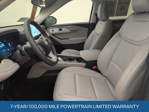 Used 2025 Ford Explorer Active w/ Active Comfort Package image 4