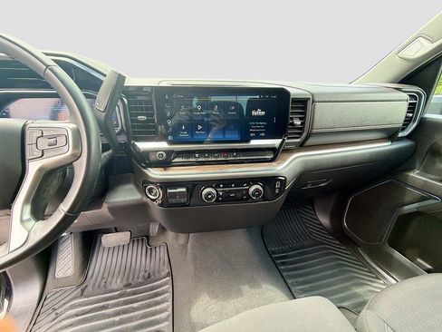 Used 2024 Chevrolet Silverado 2500 LT AWD/4WD image 25