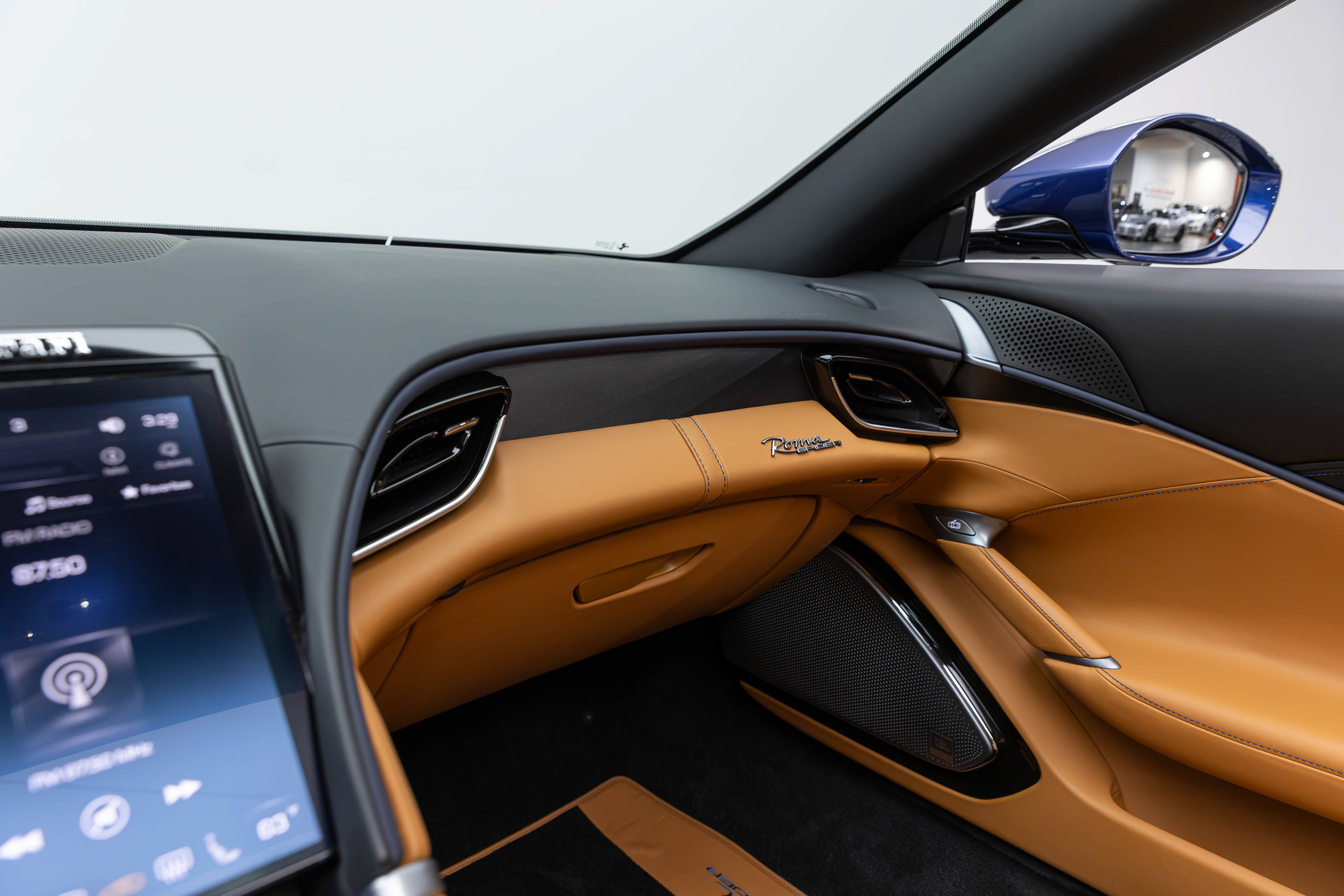 Used 2025 Ferrari Roma Spider RWD image 30