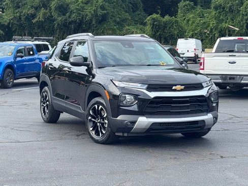 Used 2022 Chevrolet TrailBlazer LT FWD image 1