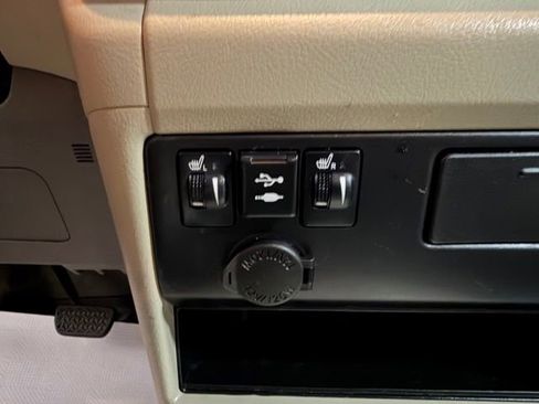 Used 2020 Toyota Sienna XLE FWD image 47