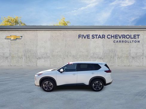 Used 2024 Nissan Rogue SV FWD image 5