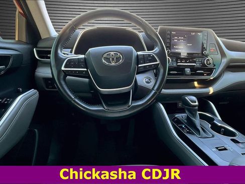 Used 2022 Toyota Highlander XLE image 8