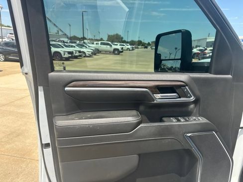 Used 2024 Chevrolet Silverado 2500 LT AWD/4WD image 6