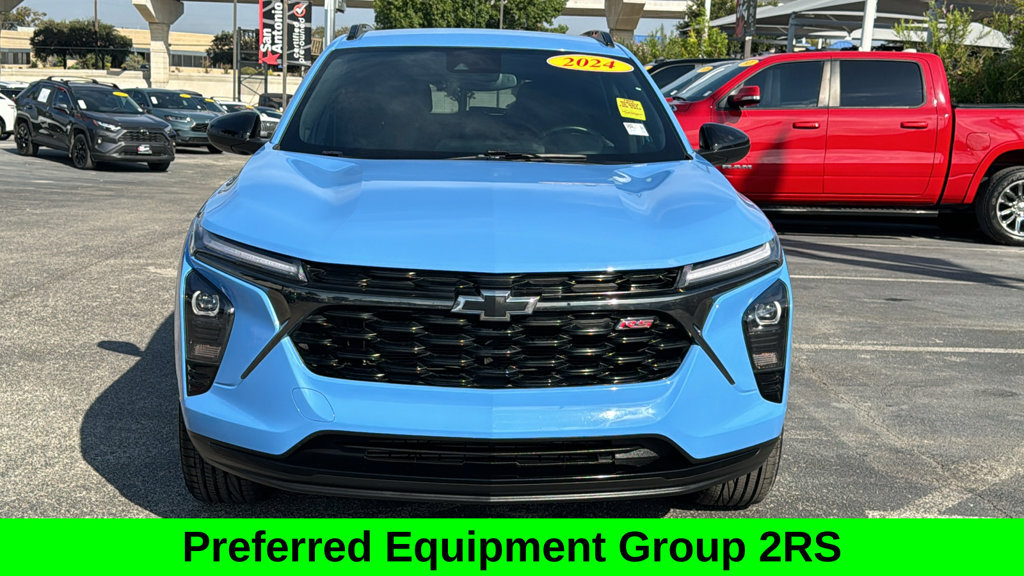 Used 2024 Chevrolet Trax RS w/ Driver Confidence Package FWD image 2