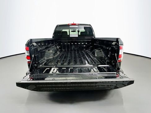 Used 2025 Nissan Frontier SV image 33