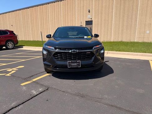 Used 2024 Chevrolet Trax RS w/ Driver Confidence Package image 3