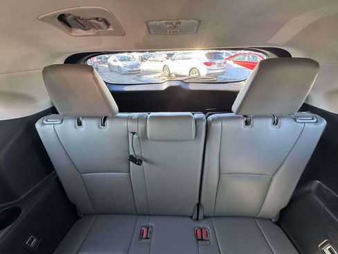 Used 2023 Toyota Highlander XLE image 13