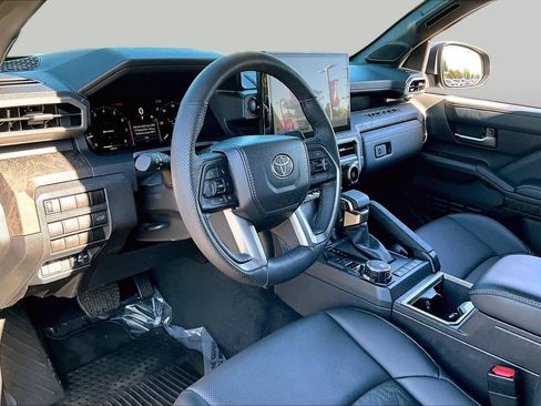 Used 2024 Toyota Tacoma Limited w/ Limited Package (LT) AWD/4WD image 17