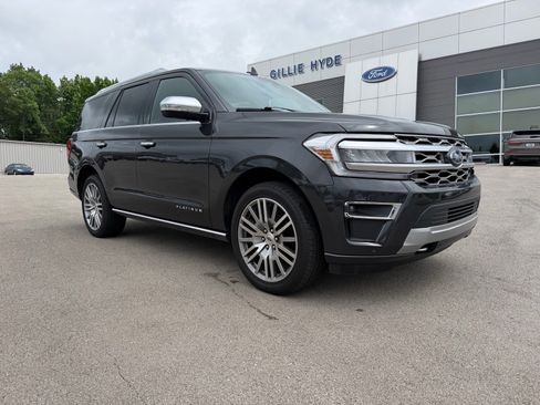 Used 2023 Ford Expedition Platinum AWD/4WD image 3