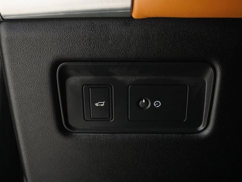 Used 2022 Land Rover Range Rover Sport SVR image 23