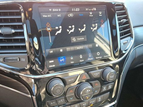 Used 2021 Jeep Grand Cherokee Limited w/ Sun & Sound Group image 16