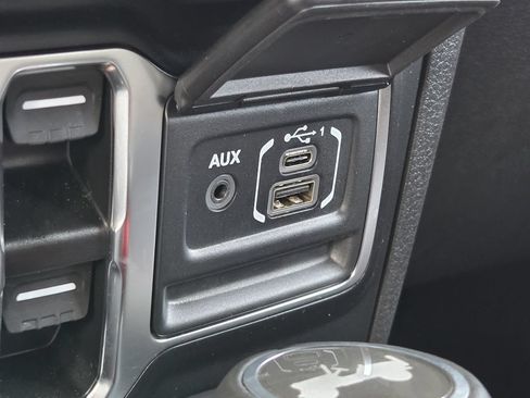Used 2024 Jeep Wrangler Unlimited Rubicon AWD/4WD image 19