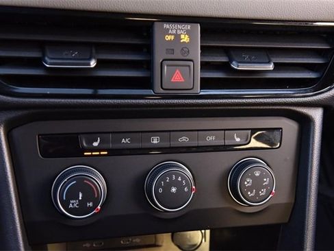 Certified 2022 Volkswagen Taos SE image 14